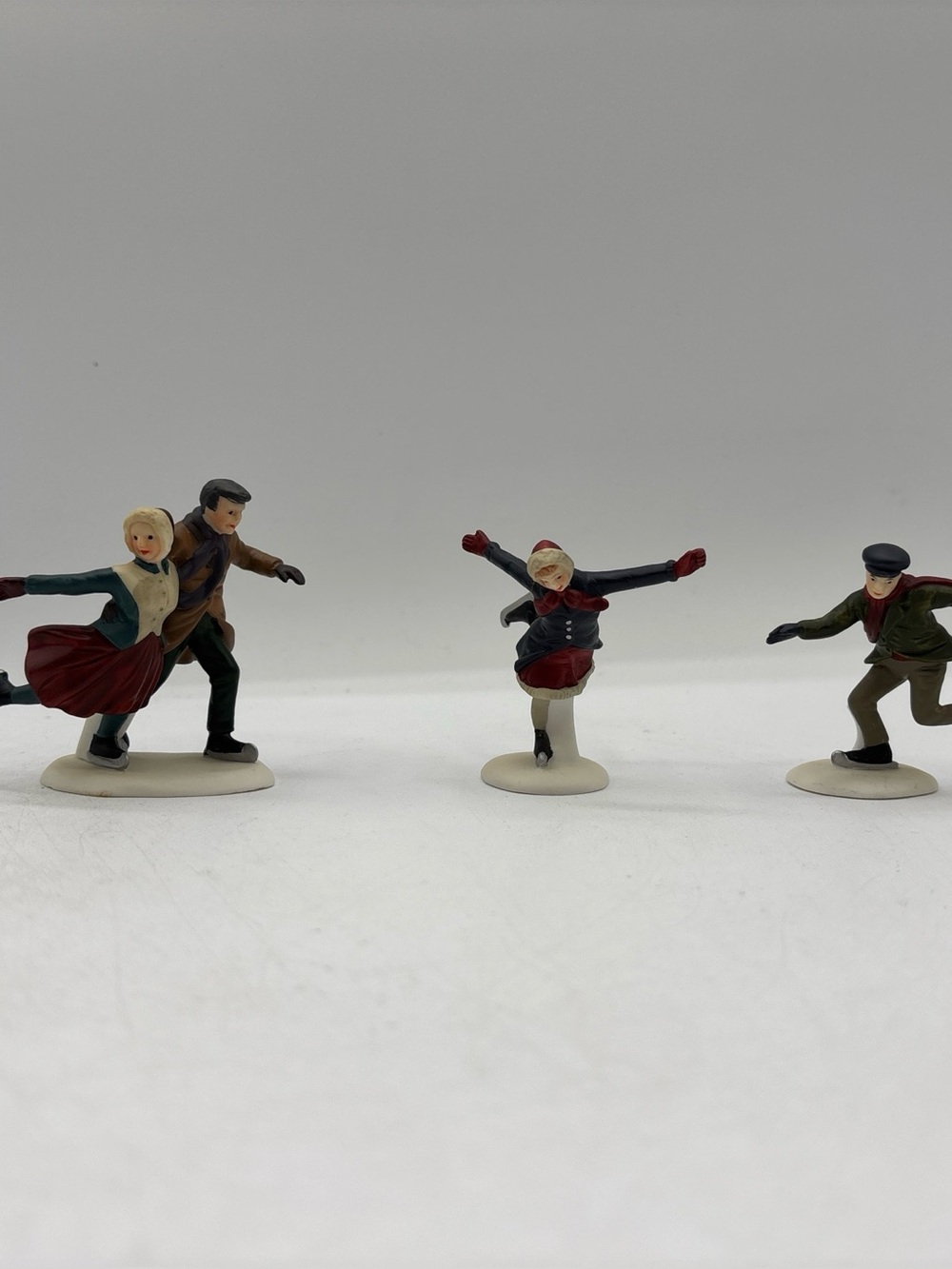 Department 56 1991 Vintage Heritage Village Skating Party Set Of 3 5523-9 Retire